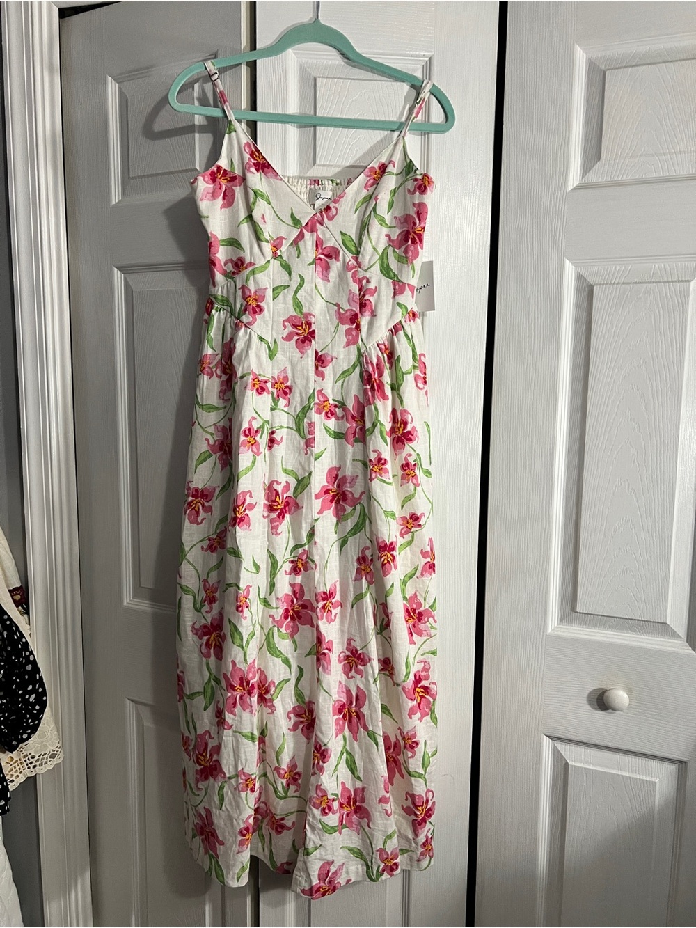 White Maxi Dress with Pink Floral Print and Adjustable Straps